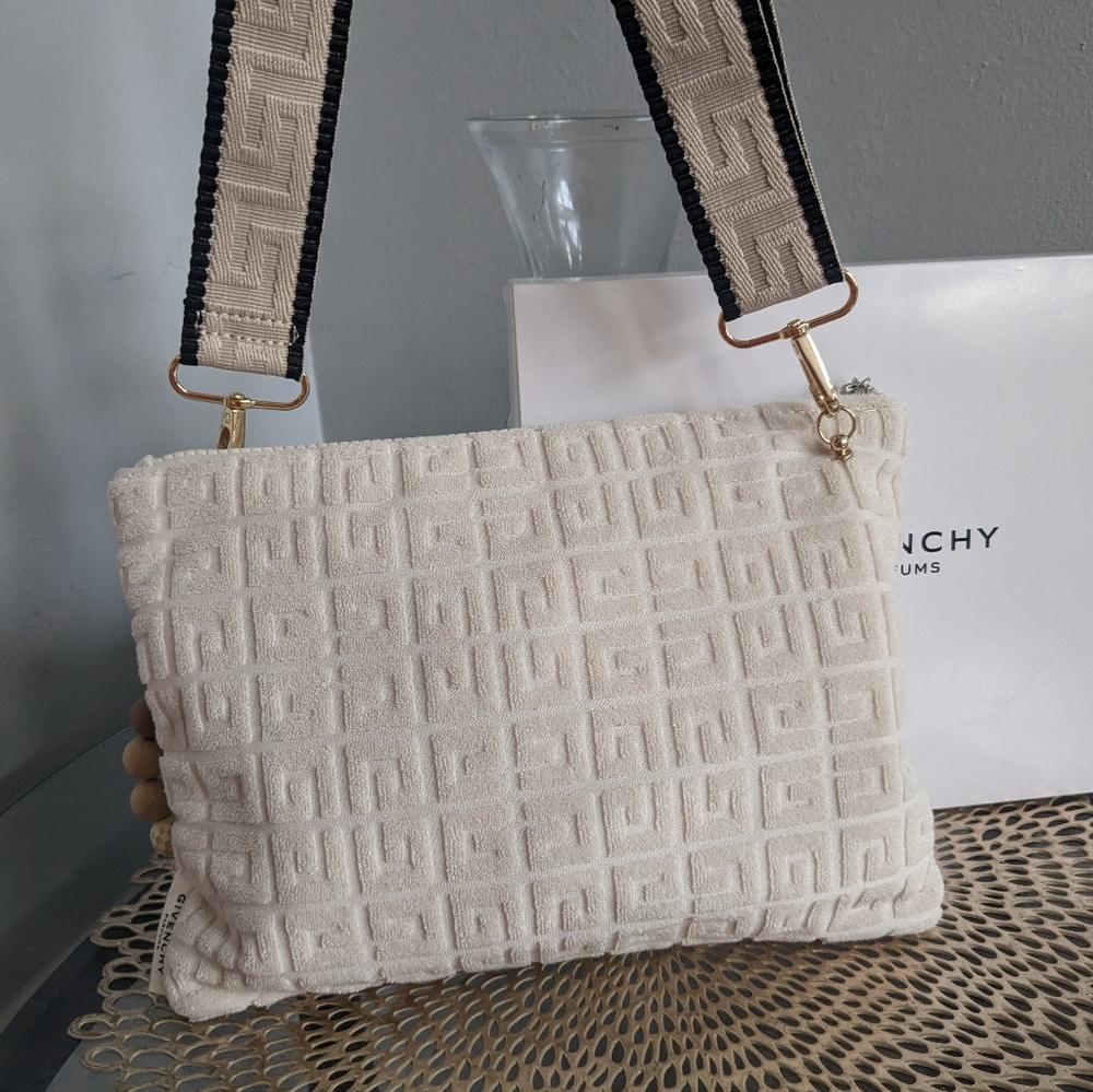 Givenchy - Picture 5 of 8